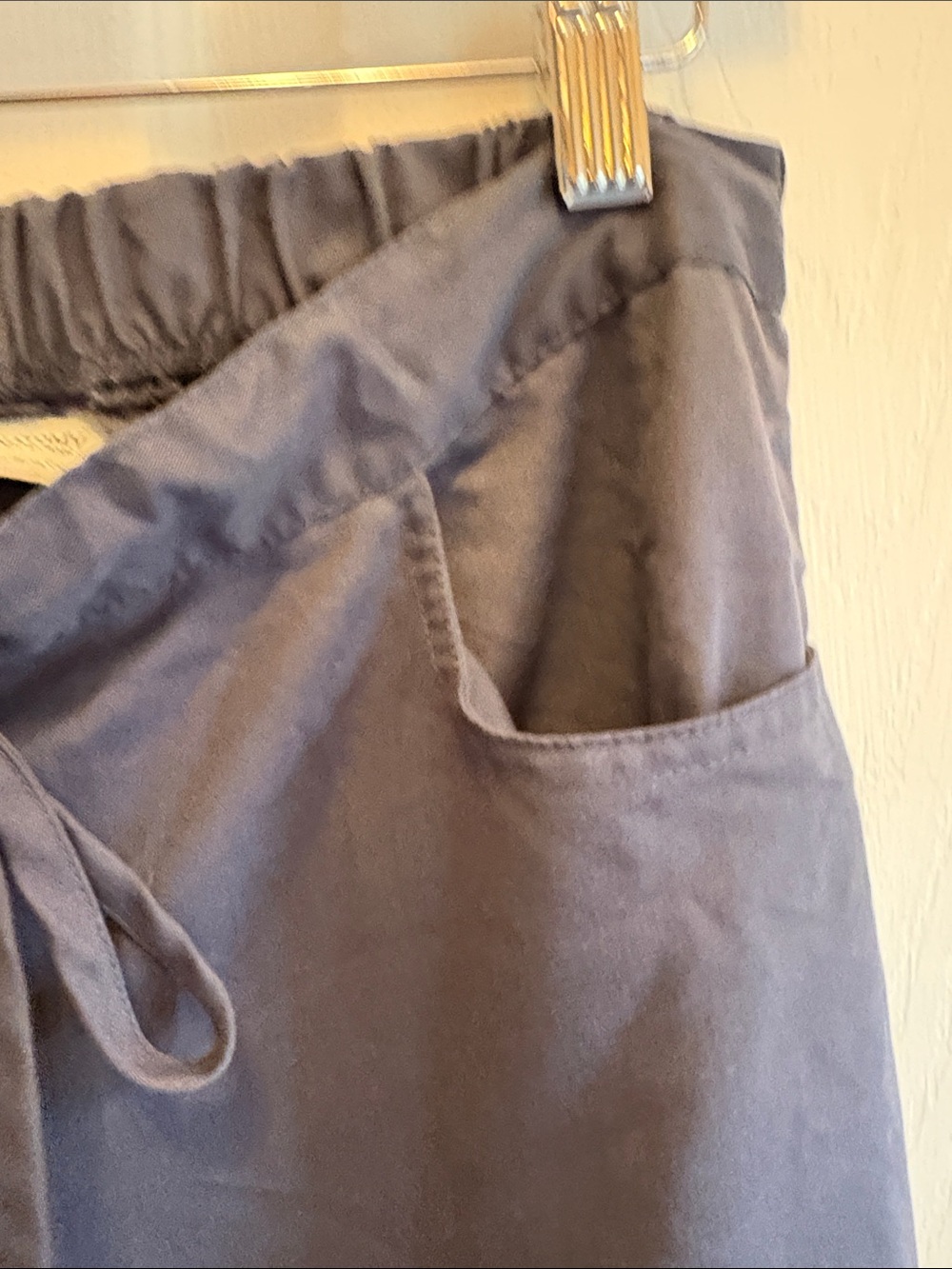 Women’s Grey’s Anatomy Grey Drawstring Scrub Pants - Picture 5 of 9